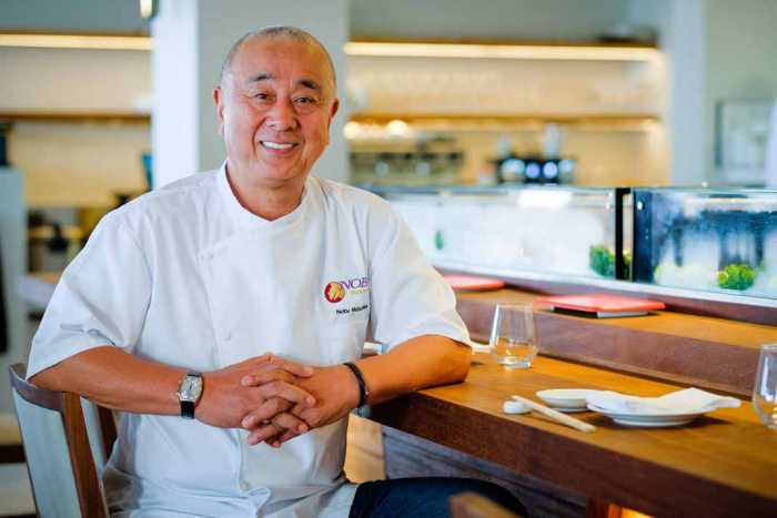 Nobu Matsuhisa, innovador de la cocina japonesa posa en su nuevo restaurante en Ibiza.