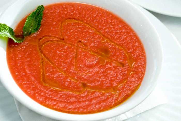 Gazpacho Andaluz con manzana. Frío, refrescante y ligero