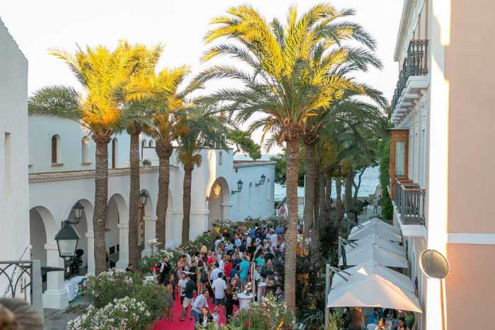 Gran ambiente en el aniversario de El Mirador de Dalt Vila.