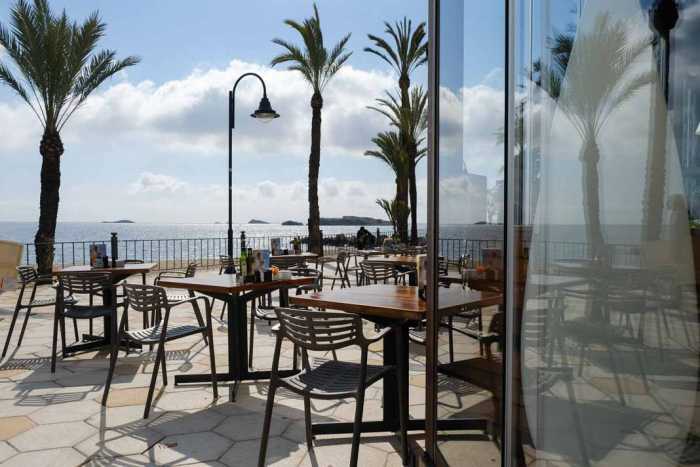 Una agradable terraza con vistas al Mediterráneo. SERGIO G. CAÑIZARES