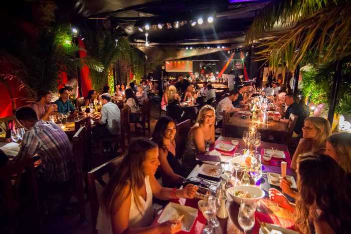 La terraza del restaurante Pachá, un espacio elegante y muy divertido.