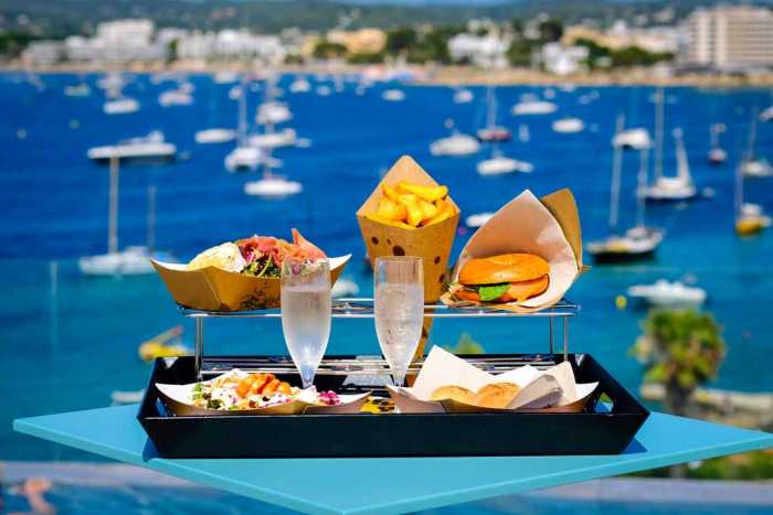 Hotel Sol House. Tentaciones gastronómicas con vistas a la bahía. fo