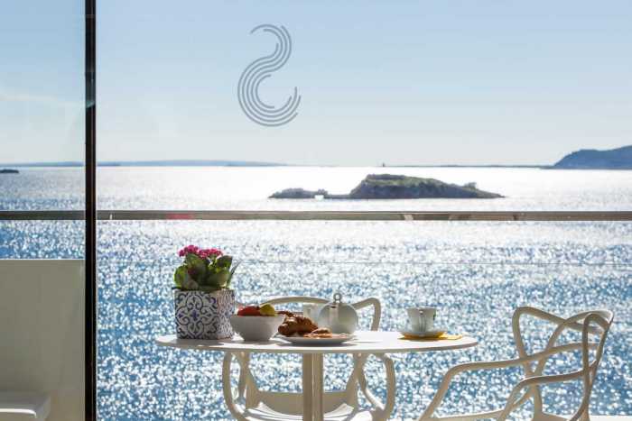 Sud Ibiza Suites. Panorámica increíble desde todas las habitaciones.