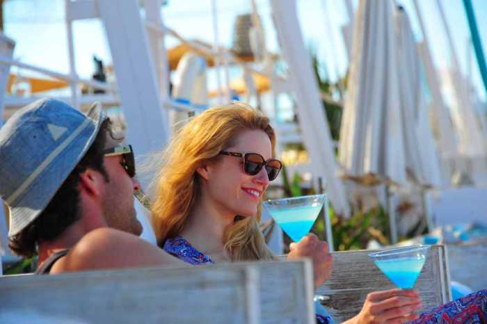 Atzaro Beach restaurante.Cócteles innovadores en un entorno privilegiado.