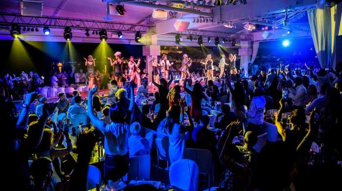 Cabaret Lío. Música, espectáculo y gastronomía en el local que va evolucionando a lo largo de la noche.