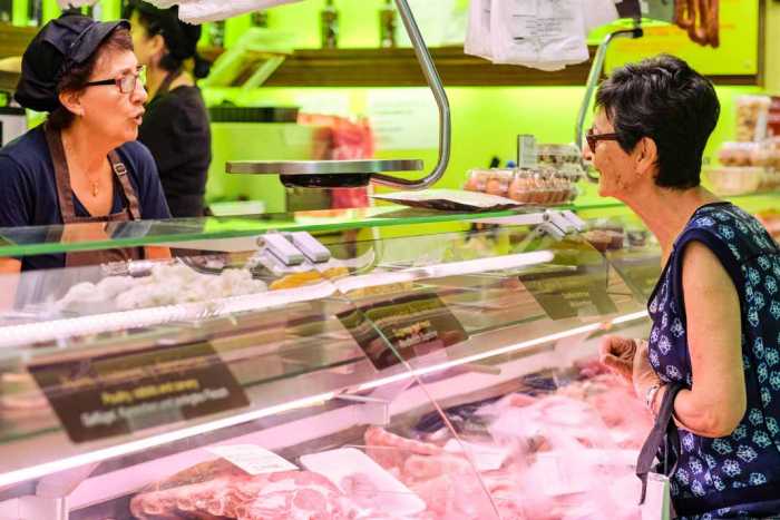 Los clientes suelen pedir asesoramiento a los vendedores.