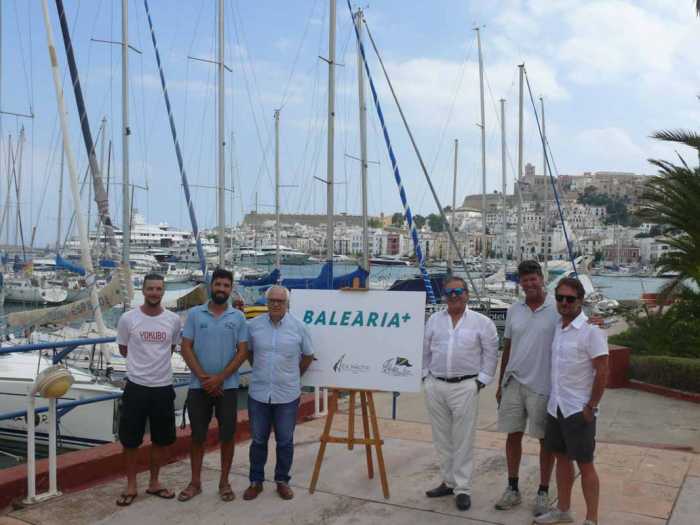 Los firmantes posan tras la rúbrica del convenio realizada en el Club Náutico Ibiza. D.I.