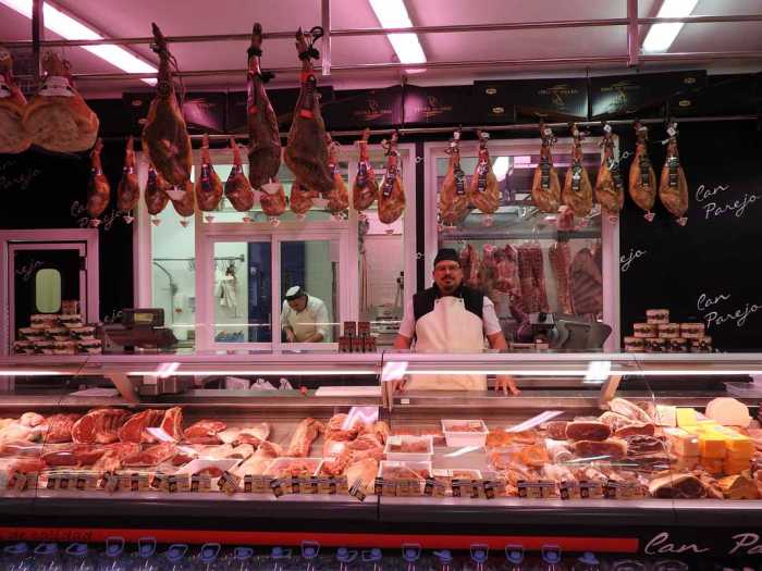 Uno de los productos más demandados del Supermercado Can Parejo es la carne, siempre de primera calidad. : C. C.