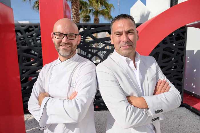 Unic restaurant. El chef David Grussaute y Carlos Velasco, el maître. Ssergio G. Cañizares