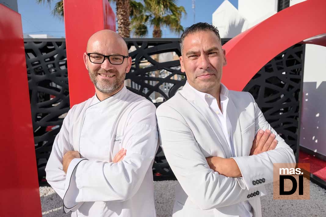 Unic restaurant. El chef David Grussaute y Carlos Velasco, el maître. Ssergio G. Cañizares