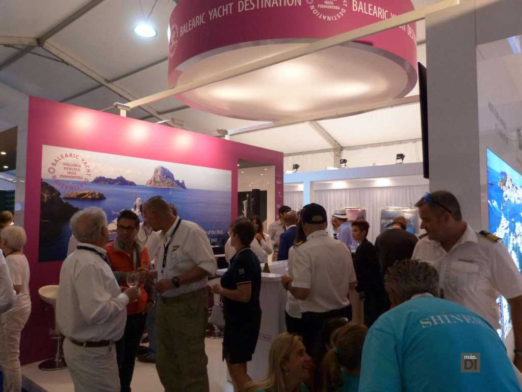 Marina Ibiza. Capitanes, armadores y profesionales del sector náutico muestran su interés por conocer la oferta de las islas. b.y.d.