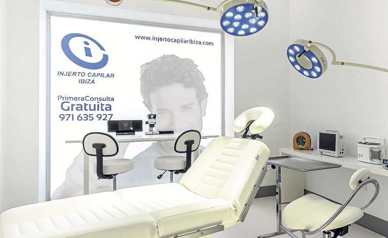 El quirófano, completamente equipado para realizar cirugías con todas las garantías. Fotos: Clínica Ibiza Life