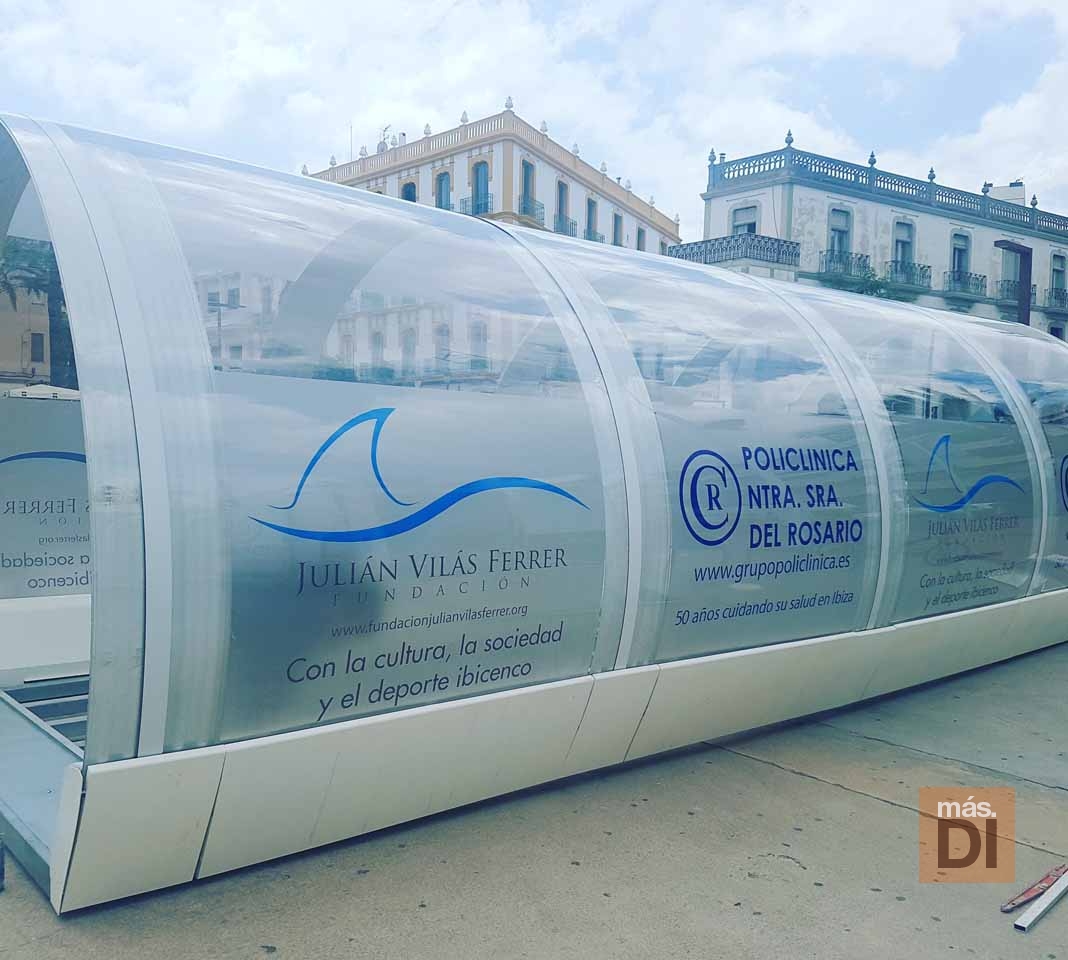 El tubo de la Policlínica estará instalado los próximos martes y miércoles de 10 a 14 y de 16 a 19 horas en el puerto de Ibiza, frente a las barcas de Formentera. fotos: Grupo Policlínica