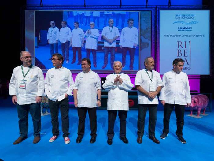 San Sebastián Gastronomika . Grandes chefs nacionales posan en el marco de San Sebastián Gastronomika 2016, entre ellos Pedro Subijana, Andoni Luis Adúriz y Juan Mari Arzak.
