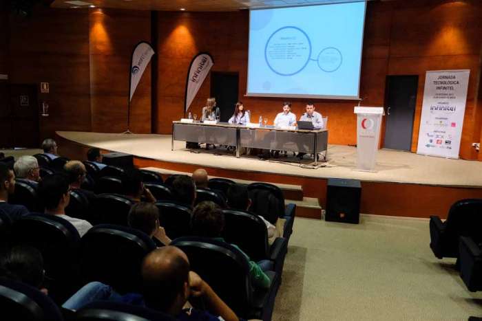 Mejorar la gestión. Empresarios, informáticos y directores de IT muestran su interés por las ponencias de la jornada tecnológica. fotos: Sergio G. Cañizares