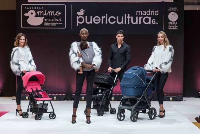 Cuidado del bebe. A las sillas ultraligeras se suman portabebés ergonómicos para llevar al bebé muy cerca.