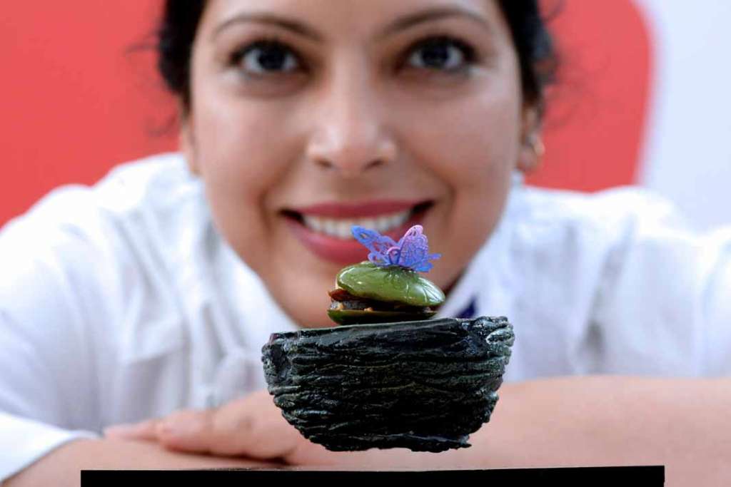 Campeonato mundial de tapas. La cocinera neozelandesa Jasbir Kaur, posa delante de su tapa ‘Ignite’.