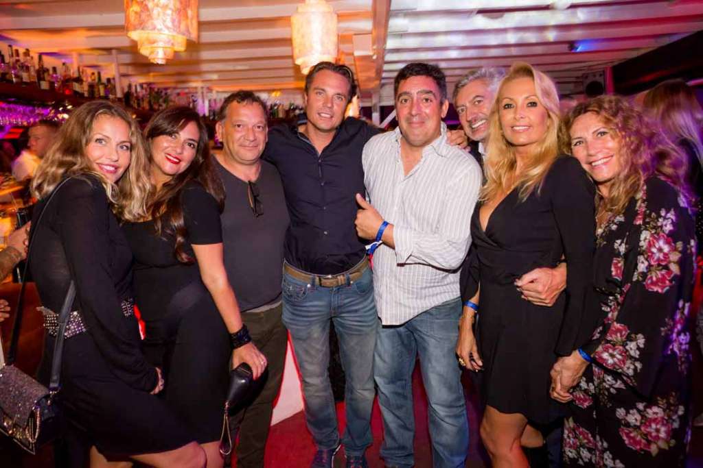 Aniversario en Nassau. Virginia Vald, Silvana, Jose, Christian Braun y amigos. fotos: Aisha Bonet