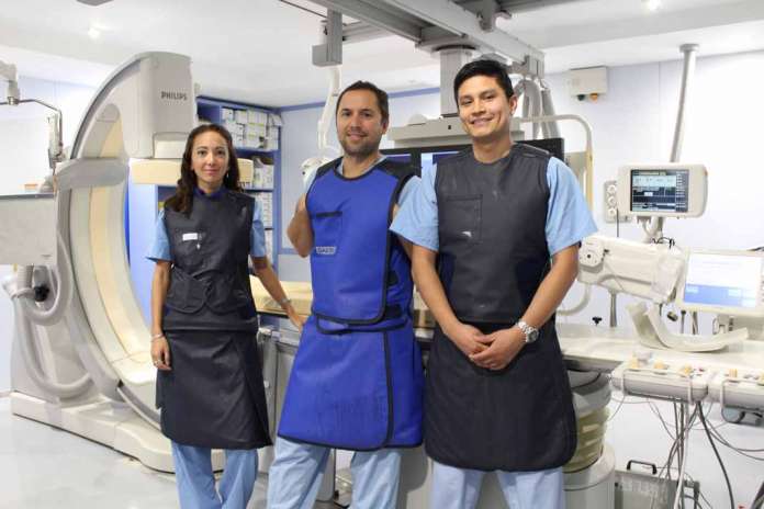 Lucía Vera, Marcos Ñato y Sebastián Gaido, los tres especialistas en cardiología intervencionista de la Policlínica. Lucía Vera, Marcos Ñato y Sebastián Gaido, los tres especialistas en cardiología intervencionista de la Policlínica.