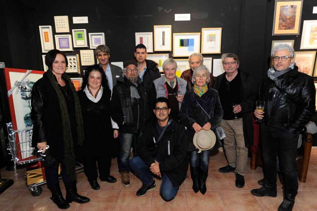 Galería Jorge Alcolea Ibiza. Jorge Alcolea posa con los artistas de la exposición actual. Fotos: Gabi Vázquez