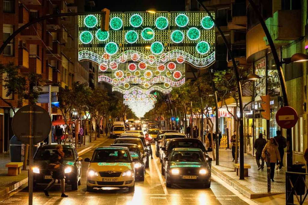 La nueva iluminación de este año es más moderna, segura y adaptada a la ciudad. fotos: Sergio G. Cañizares