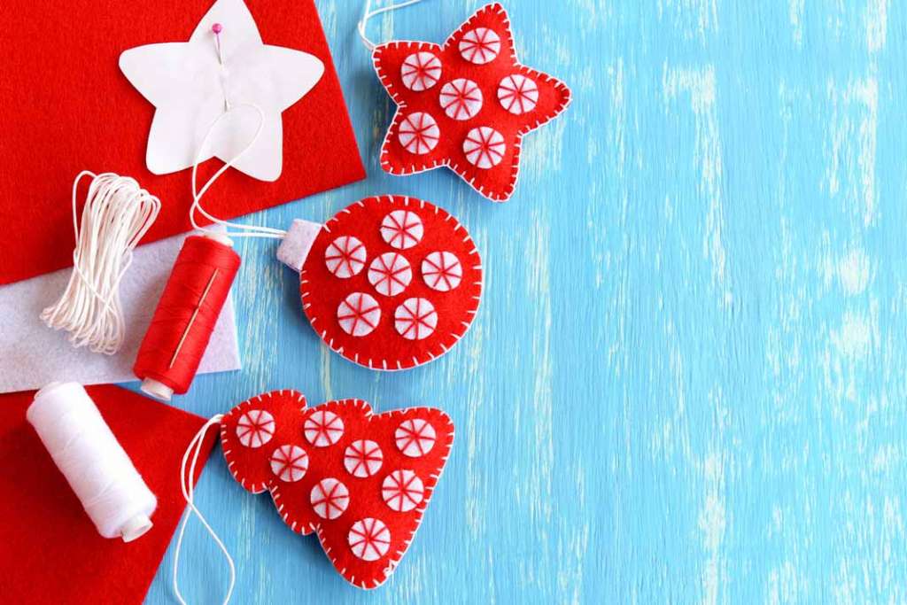 El fieltro permite creaciones únicas de adornos de Navidad