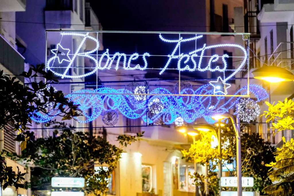 Navidad en Sant Antoni. Iluminación especial en las calles del núcleo urbano. Fotos: Sergio G. Cañizares