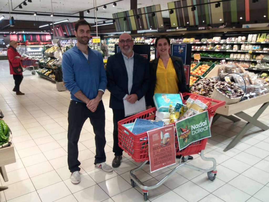 Cesar Loeffel, Toni Moyá y Mary Castaño en la clausura de la campaña en las Pitiusas.