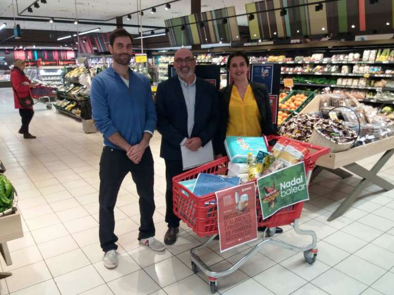 Cesar Loeffel, Toni Moyá y Mary Castaño en la clausura de la campaña en las Pitiusas.