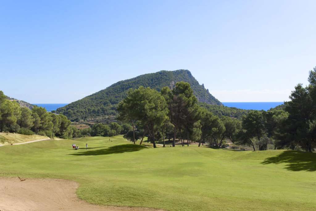 El hoyo 7 ofrece unas bonitas vistas al mar. Jornada de puertas abiertas en Golf Ibiza.