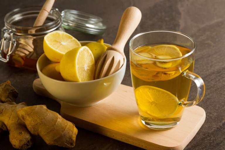 Infusión de jengibre, miel y limón. foto: istock Caramelos caseros contra la tos