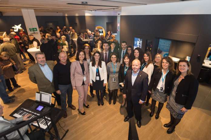 El alcalde de Sant Antoni, José Tur, la directora territorial de CaixaBank en Baleares, María Alsina, la delegada en Eivissa y Formentera, Belén Villalonga, y la directora de la oficina, Marta Gitián, presidieron el acto. fotos: vicent marí El alcalde de Sant Antoni, José Tur, la directora territorial de CaixaBank en Baleares, María Alsina, la delegada en Eivissa y Formentera, Belén Villalonga, y la directora de la oficina, Marta Gitián, presidieron el acto. fotos: vicent marí Nueva oficina Caixabank