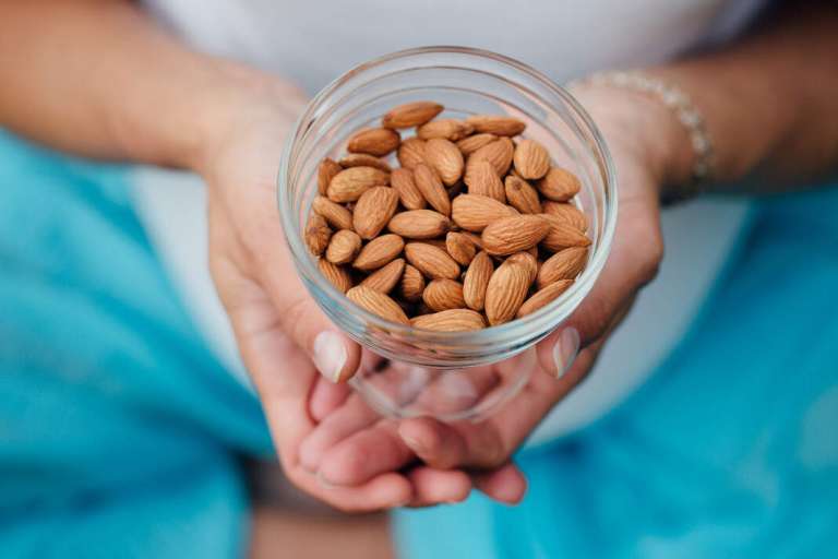 Un puñado de almendras son 190 calorías. Fotos: istock Snacks para el trabajo