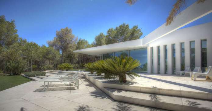 La casa serpiente es uno de los ejemplos de la desafiante arquitectura de MG&AG. foto: MG&AG Arquitectos asociados La casa serpiente es uno de los ejemplos de la desafiante arquitectura de MG&AG. foto: MG&AG Arquitectos asociados
