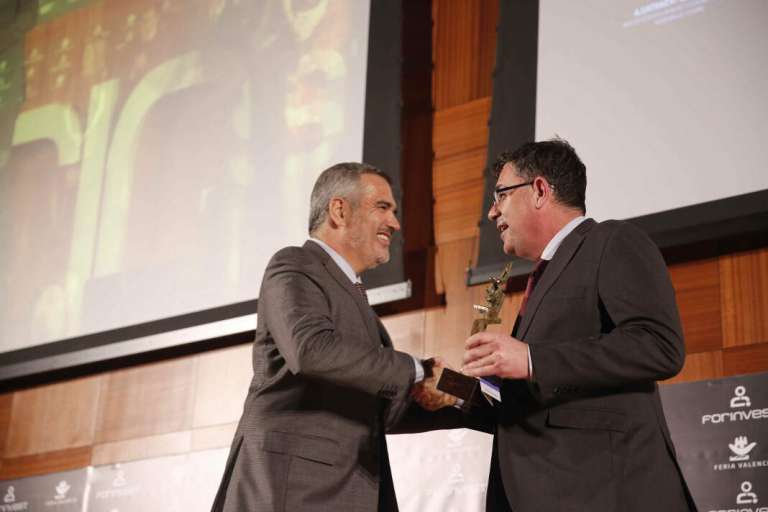 Adolfo Utor recibió el premio ForInvest 2018 por su trayectoria profesional. Fotos: Baleària