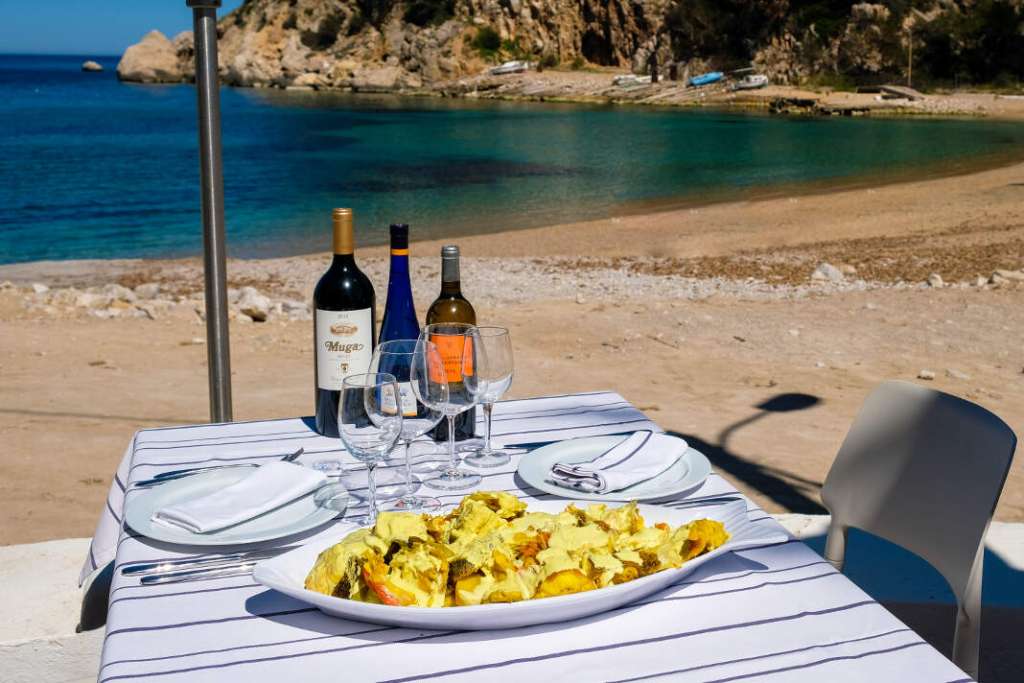 ‘Bullit de peix’ y otras delicias locales a pie de mar. fotos: sergio g. cañizares Port Balansat abre