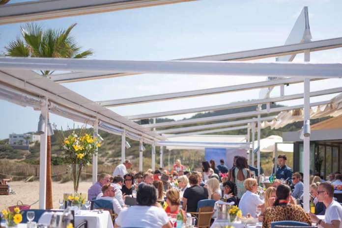 En Coco Beach Ibiza saben apreciar la delicadeza de productos de calidad para cocinar platos como el solomillo con bogavante. Reservas al (+34) 663 993 071 y ‘www.cocobeachibiza.com’ foto: coco beach ibiza Espárragos blancos en Coco Beach Ibiza saben apreciar la delicadeza de productos de calidad para cocinar platos como el solomillo con bogavante. Reservas al (+34) 663 993 071 y ‘www.cocobeachibiza.com’ foto: coco beach ibiza