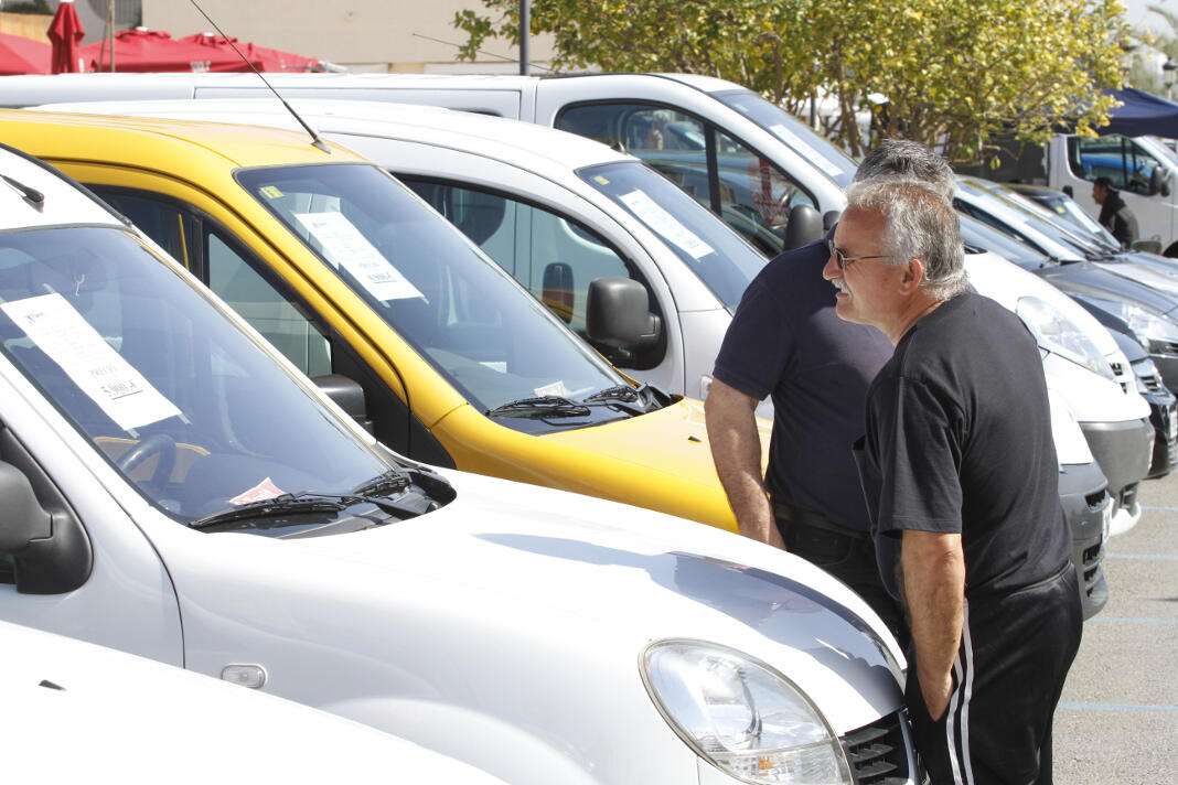 La feria es, sin duda, una gran oportunidad para probar y comprar coches a precios competitivos. Fotos: Vicent Marí Feria de Vehículos de ocasión de Sant Jordi