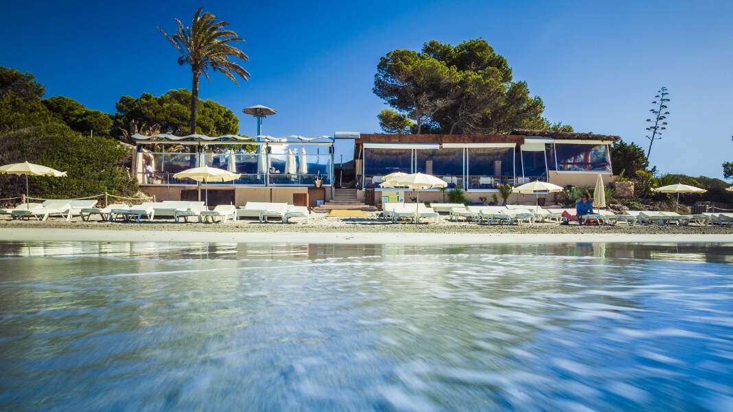 Malibu Beach Club se encuentra en la Playa de ses Salines. fotos: malibu beach club