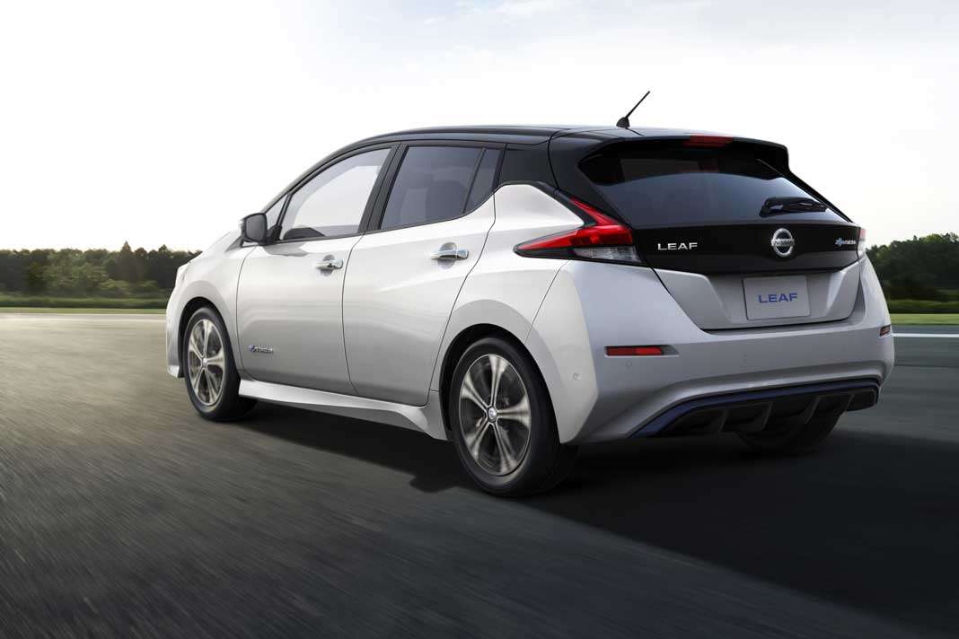 El Nissan LEAF tiene una batería que guarda más energía, es más eficiente y no ocupa espacio extra. Nissan