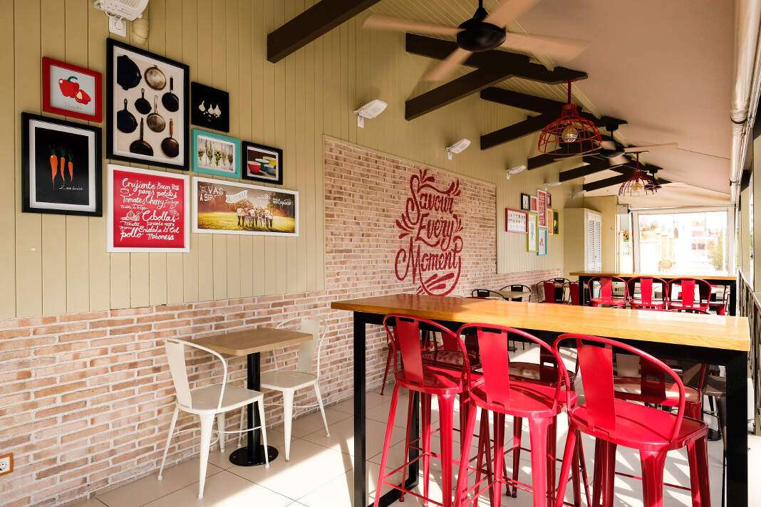 Restaurante Pizza Hut - KFC, Playa den Bossa. Foto: Sergio G. Cañizares Nuevos locales KFC Pizza Hut en Ibiza
