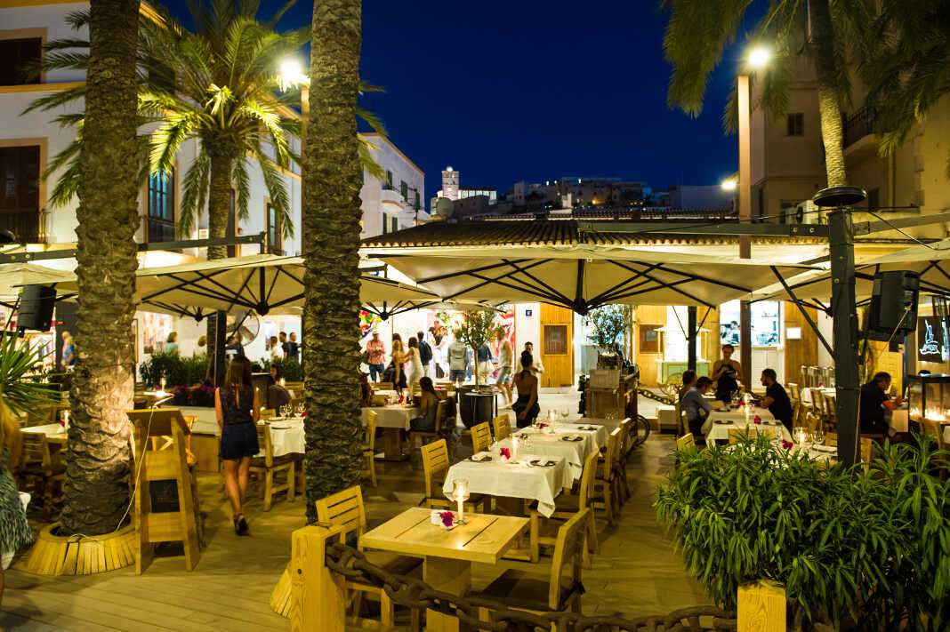 Restaurante Es Mariner, en el puerto de Ibiza. Fotos: Sergio G. Cañizares