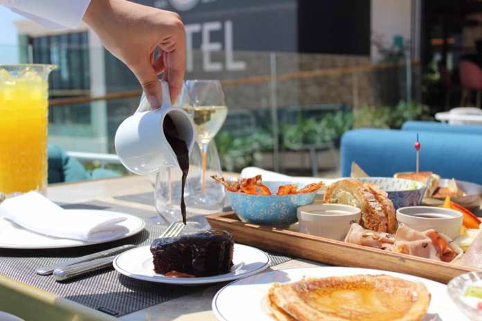 Una propuesta gastronómica ideal en este polifacético local de Platja d’en Bossa. fotos: tatel ibiza El brunch. Una propuesta gastronómica ideal en este polifacético local de Platja d’en Bossa. fotos: tatel ibiza