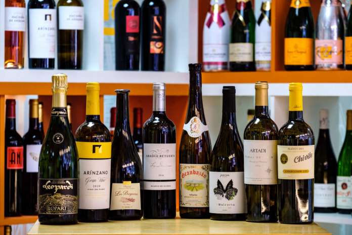 Los vinos blancos son la elección ideal para acompañar la cocina marinera de Ibiza en verano. fotos. sergio g. cañizares consejos para maridar