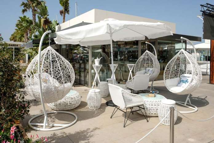 La nueva terraza de Petit Gourmet, novedad esta temporada en Marina Ibiza. foto: Sergio G. Cañizares La nueva terraza de Petit Gourmet, novedad esta temporada en Marina Ibiza. foto: Sergio G. Cañizares