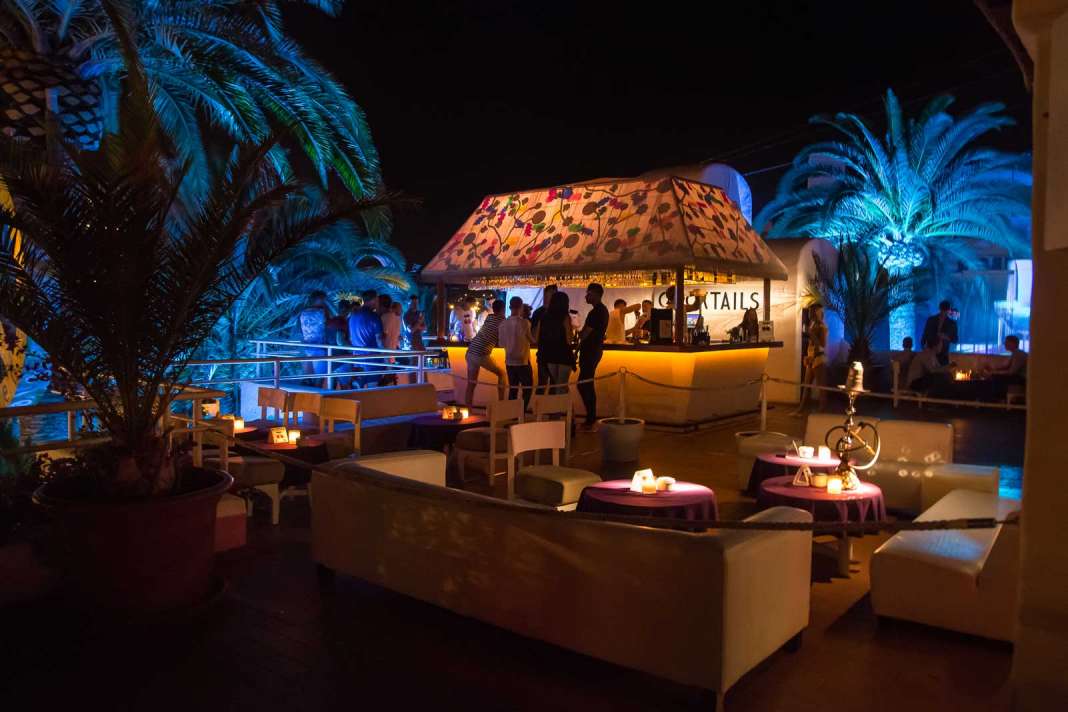 La terraza de Pacha Restaurante es muy acogedora.