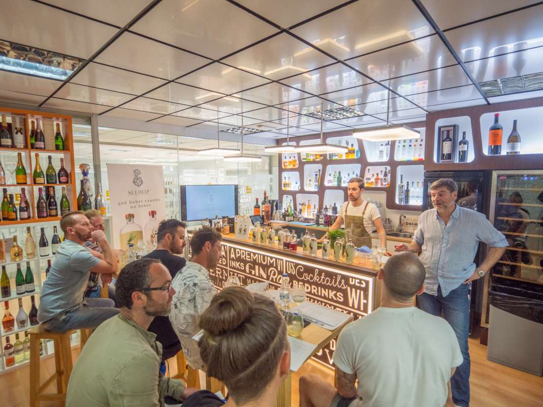 Distribución en Ibiza. Bedrinks dispone de espacios para realizar formación y catas.