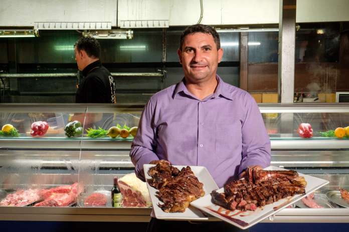 El restaurante asador Sissi's es el lugar ideal para disfrutar del placer de comer una buena carne. S. G. C. placer de comer una buena carne