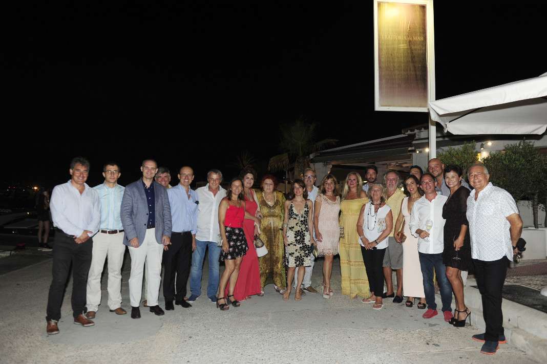 Exvicecónsul italiano. Las primeras autoridades locales junto a la nueva cónsul de Italia en España, Gaia Lucilla Danese, en Marina Botafoch. fotos: Gabi Vázquez