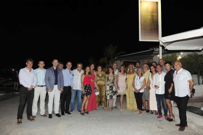 Las primeras autoridades locales junto a la nueva cónsul de Italia en España, Gaia Lucilla Danese, en Marina Botafoch. fotos: Gabi Vázquez Exvicecónsul italiano. Las primeras autoridades locales junto a la nueva cónsul de Italia en España, Gaia Lucilla Danese, en Marina Botafoch. fotos: Gabi Vázquez